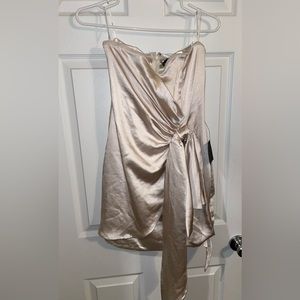 NWT* Lulu’s Satin Champagne/Beige mini dress,M